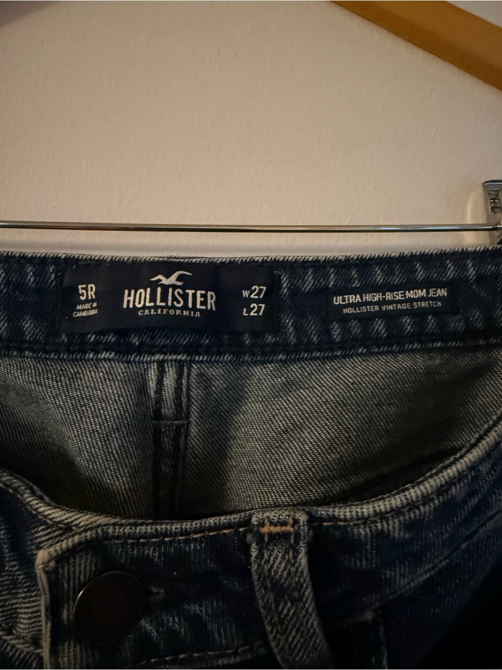 Hollister Ultra High-Rise Mom Jeans W27 L27 - Picture 3 of 3